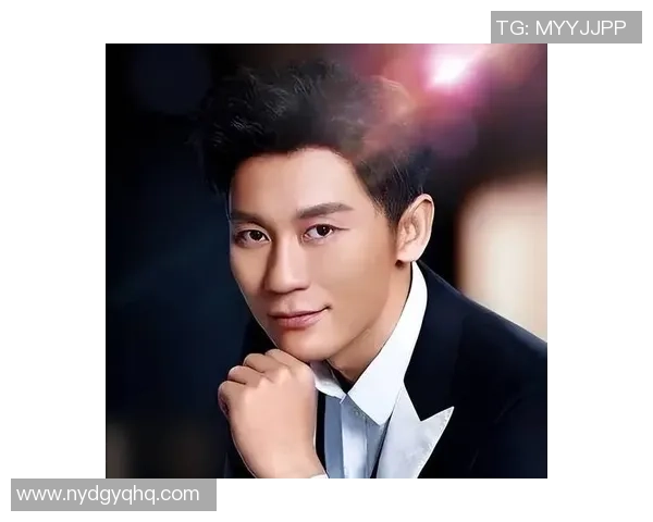 李晨足球明星高清照片展示他的运动魅力与风采