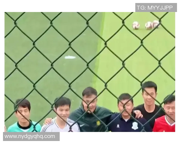 路人偶遇足球明星惊喜瞬间视频记录生活中的意外快乐与感动