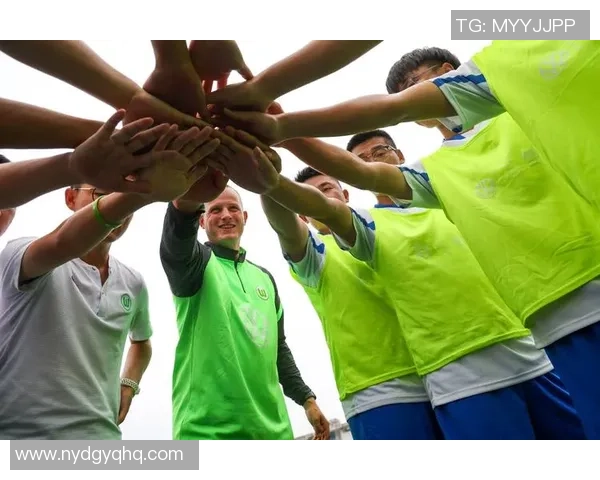 国外足球明星齐聚广西开展高水平训练营提升本土足球水平 国外足球明星齐聚广西开展高水平训练营提升本土足球水平